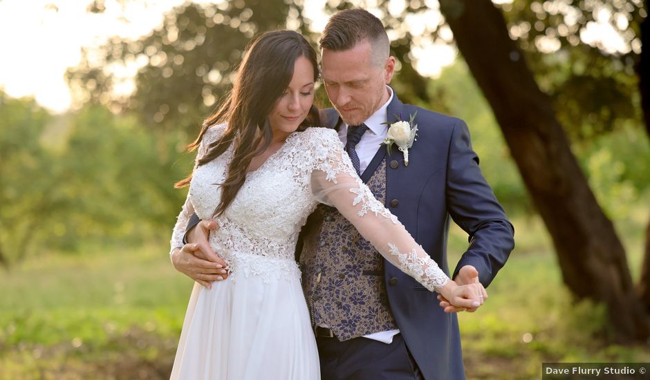 La boda de Jonathan y Miriam en Estanyol, Girona