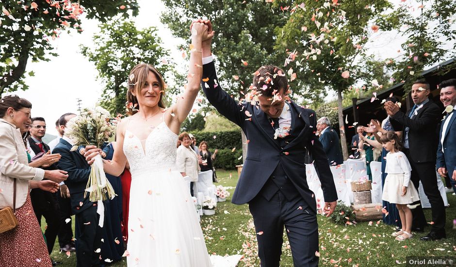 La boda de Edgar y Xènia en La Vall De Bianya, Girona