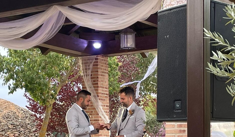 La boda de Sergio y Adrián  en Campo De Criptana, Ciudad Real