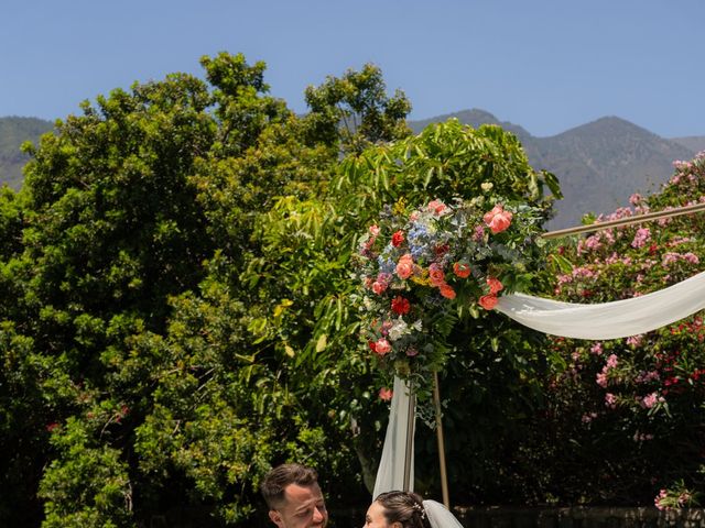 La boda de Adrián y Natacha en Santa Cruz De Tenerife, Santa Cruz de Tenerife 37