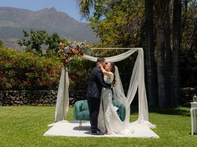 La boda de Adrián y Natacha en Santa Cruz De Tenerife, Santa Cruz de Tenerife 41
