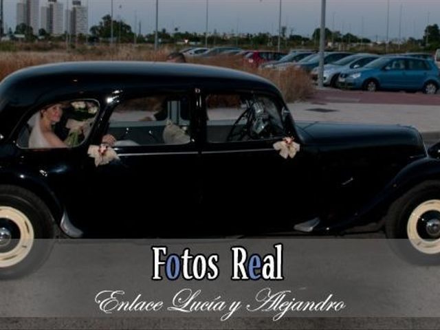La boda de Alejandro y Lucía en San Fernando, Cádiz 41