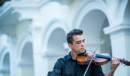 Antton Violinist