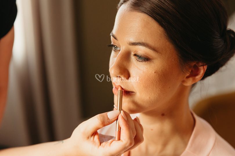 Ele Make Up Artist