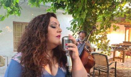 Elyssa Her Vocalista