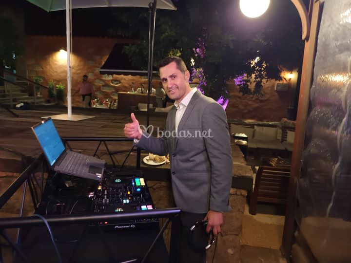 DJ Alex Reyes