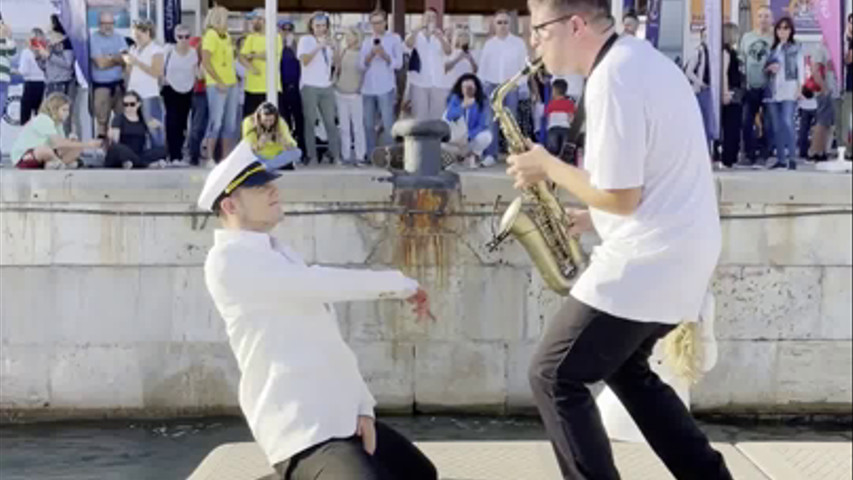 Sax on te boat