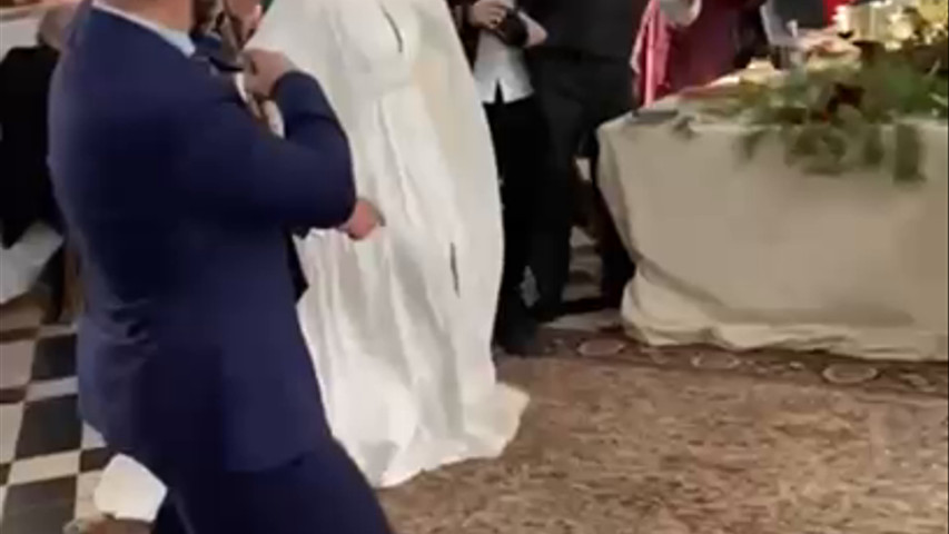 Entrada novios en el banquete