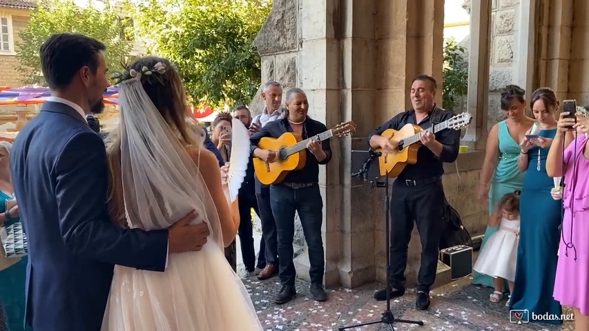 Salida de los novios