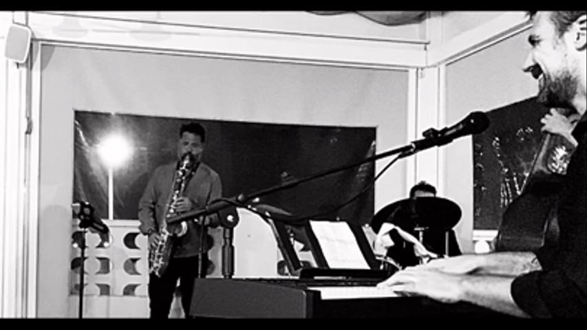 “Englishman in New York” versión jazz