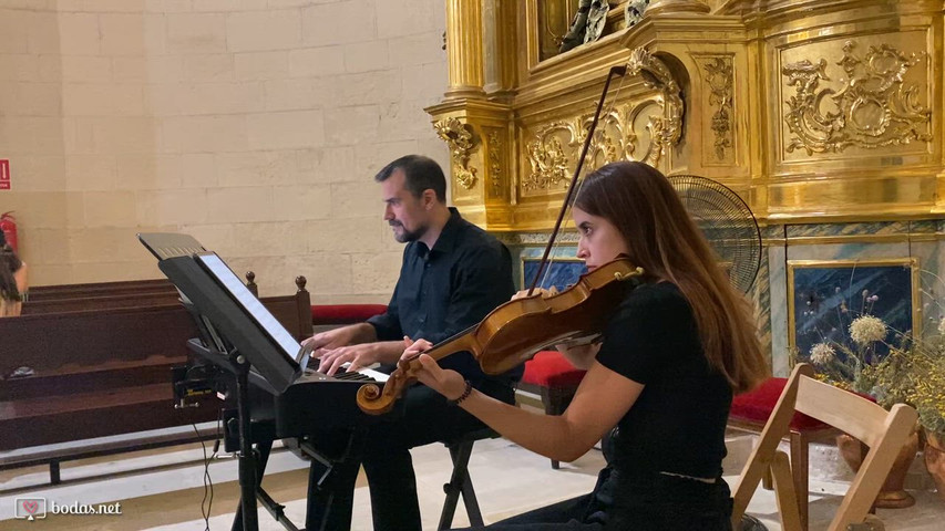 Momento emotivo en ceremonia religiosa en Jumilla 