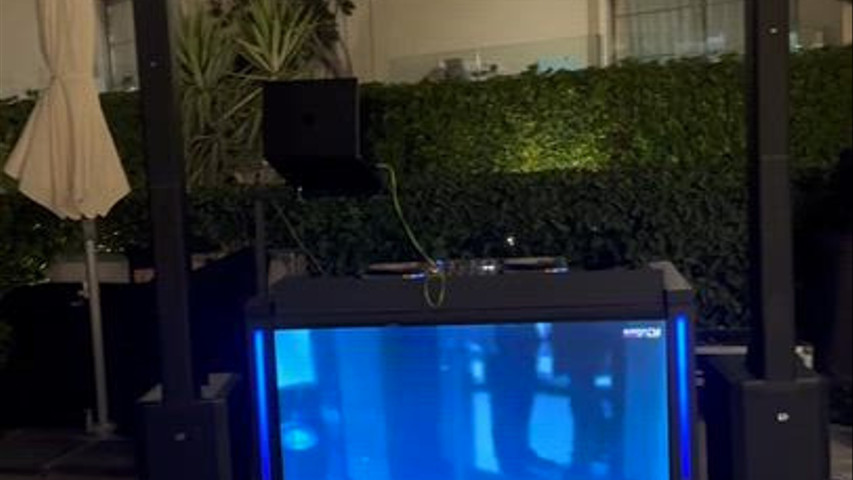  UNA CABINA DJ TAN ÚNICA COMO VUESTRA BODA