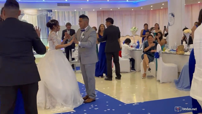 Baile de corte de honor y novios