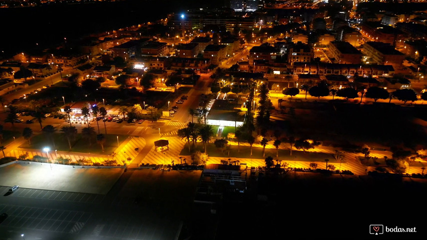 El Sarao de noche