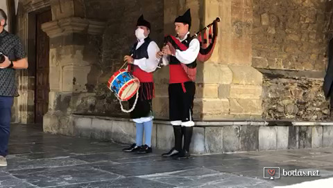 Pareja de gaita y tambor