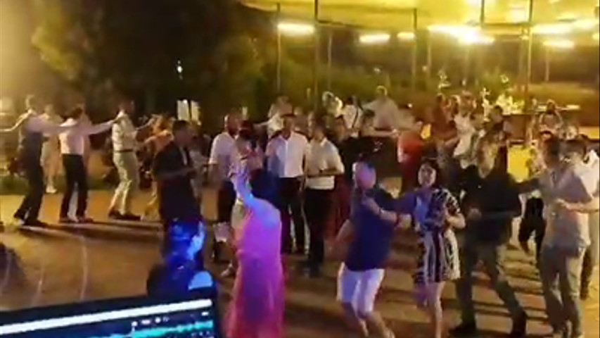 DJ animando la pista de baile