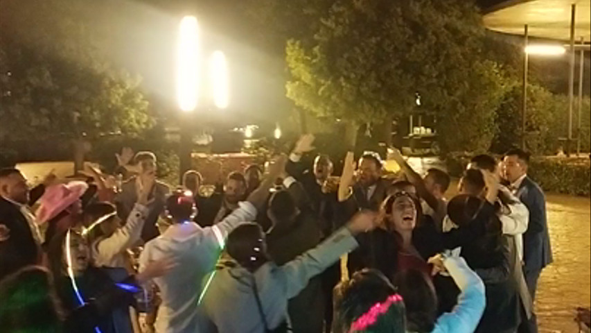 DJ animando la pista de baile