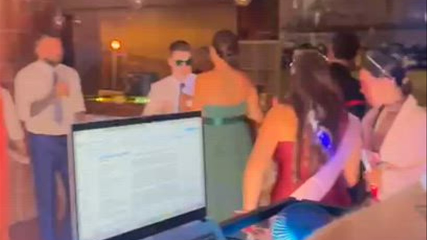 Fiesta de boda con pista llena