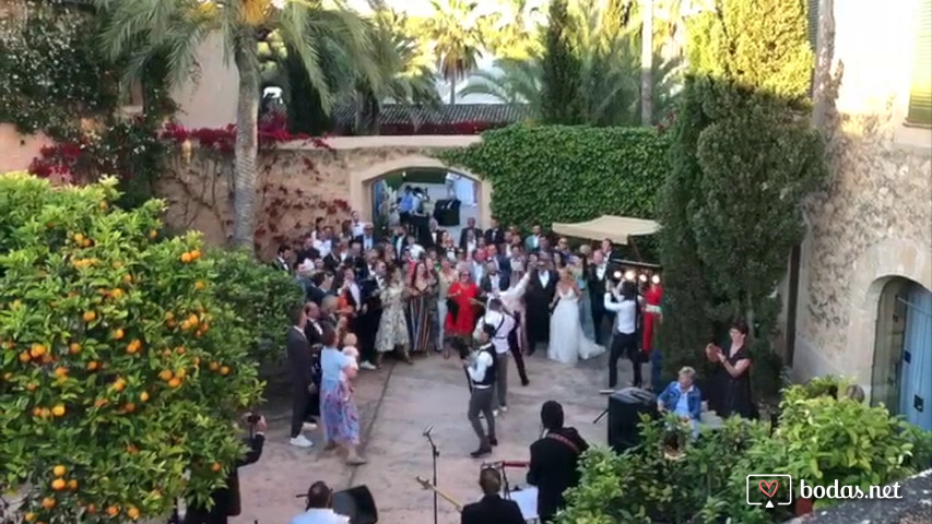 Invitados cantando