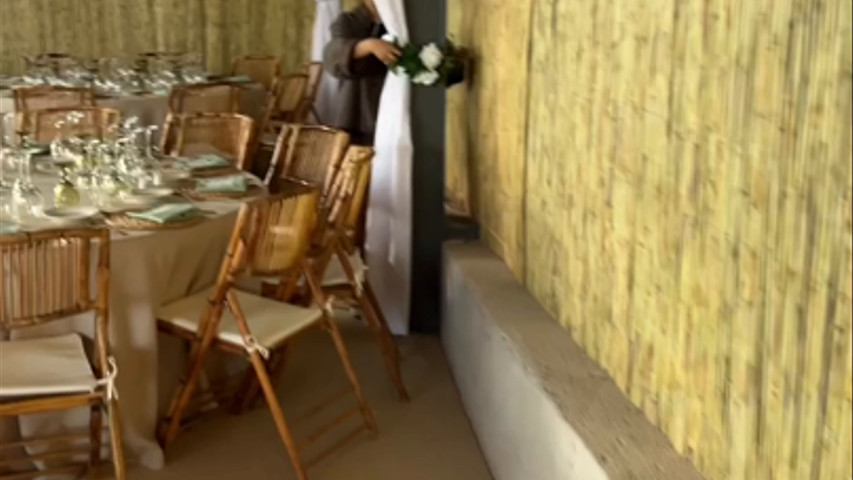 Convirtiendo un parking de tractores en el salón para una boda de 250 invitados