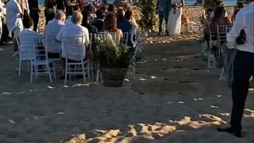 Ceremonia civil frente al mar