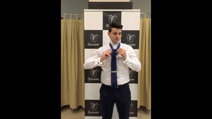 Cómo se hace un nudo de corbata windsor