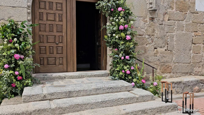 Entrada a la iglesia