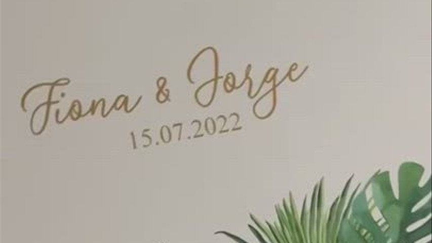 Libro de recuerdos y por supuesto con tu llavero personalizado 😊❤️🎉