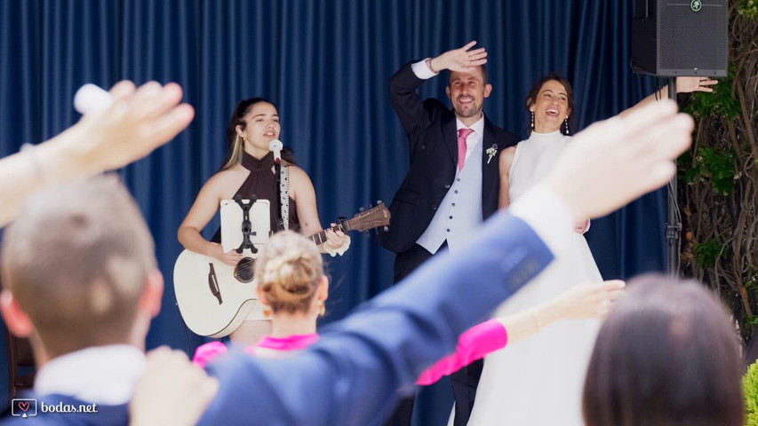 Precioso ambiente en el momento especial con los novios