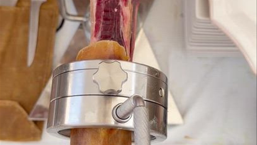 Corte de jamón ibérico de bellota en boda 