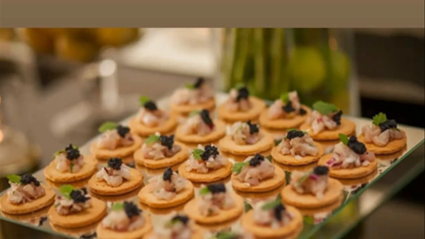 Blinis y caviar exclusivo aperitivo 