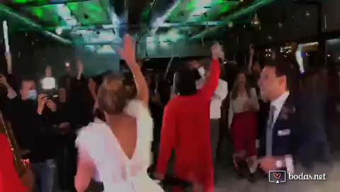 Eraso DJ sorprende a los novios