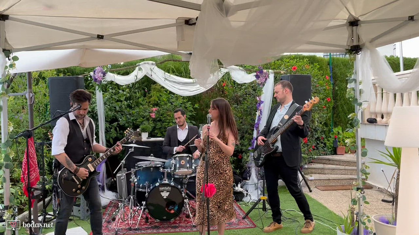 Ultraligero en directo en una boda | Pop rock para bodas