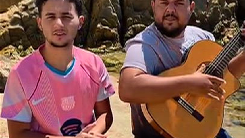 Rumba improvisada frente al mar. 