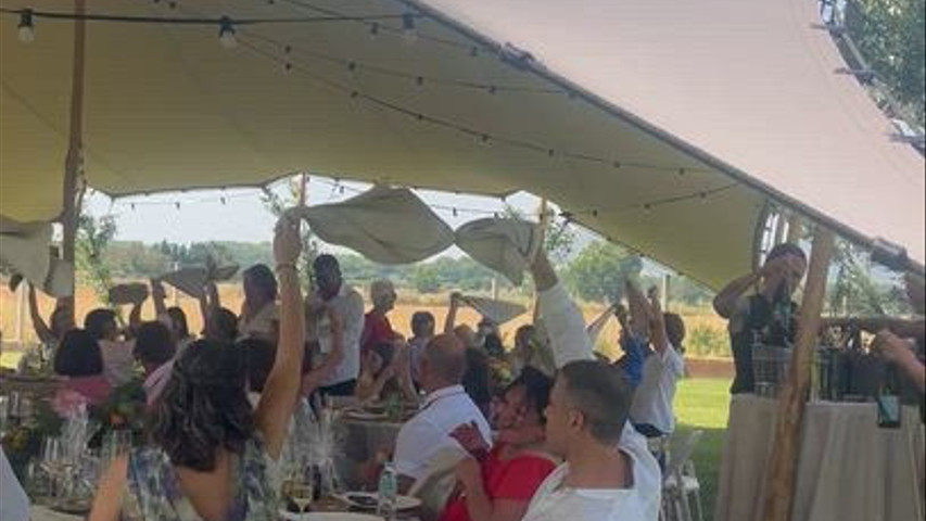 Entrada de los novios al banquete