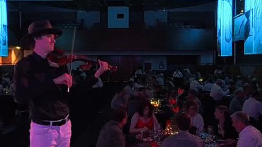 Actuación en el banquete 