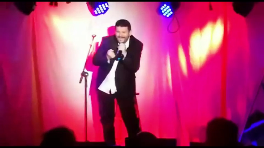 "Un Momento Mágico: Mi Entrada Cantando una Balada Inolvidable"