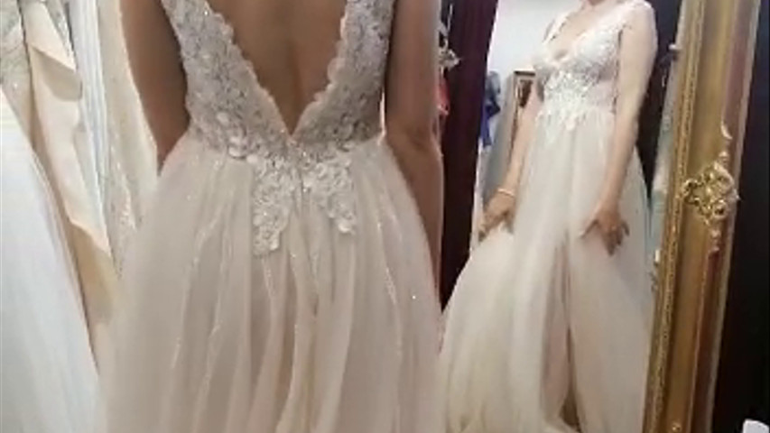 Vestido de gasa con abertura