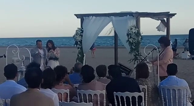 Ritual arena boda playa