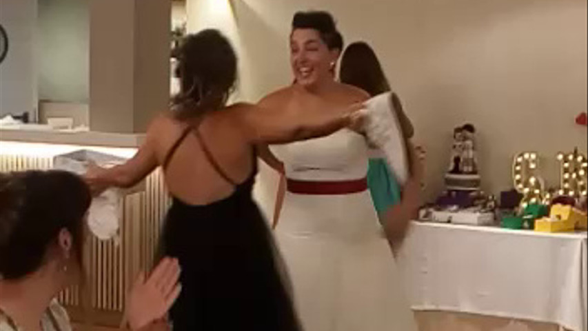 Boda real, regalo zapatillas