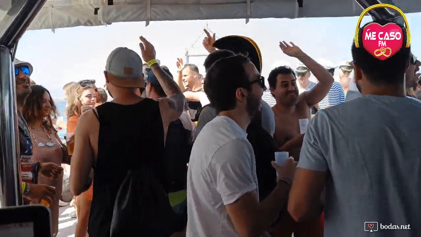 DJ Toni Solís, fiesta en barco, mayo 2022