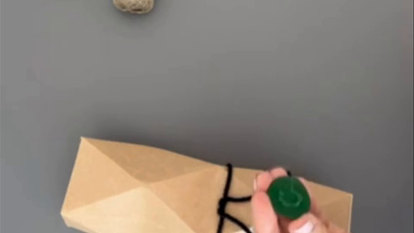 Decora las cajas para botellas con lacre