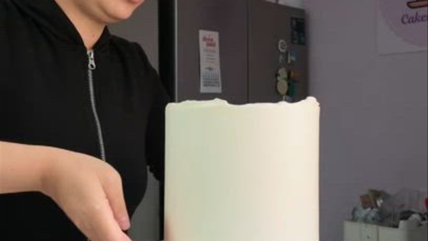 Decorando una tarta de boda