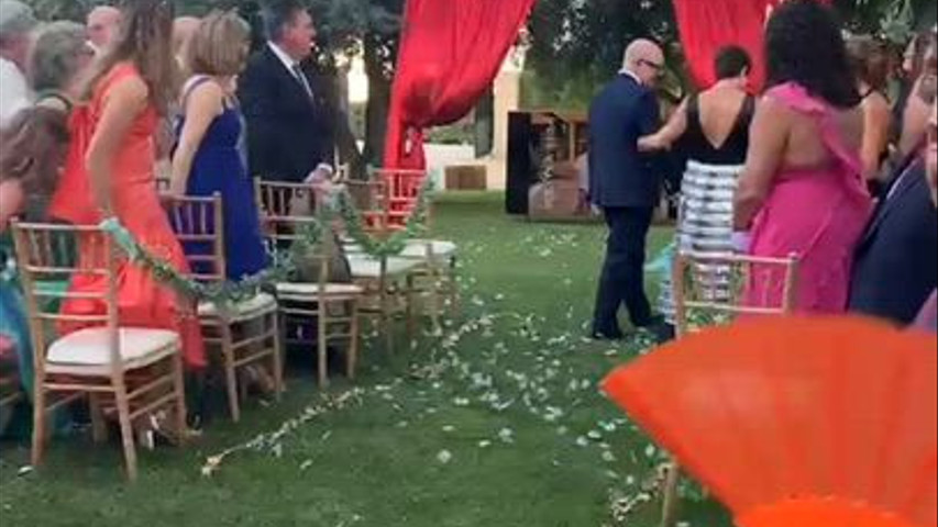 Amado entrando a la ceremonia 