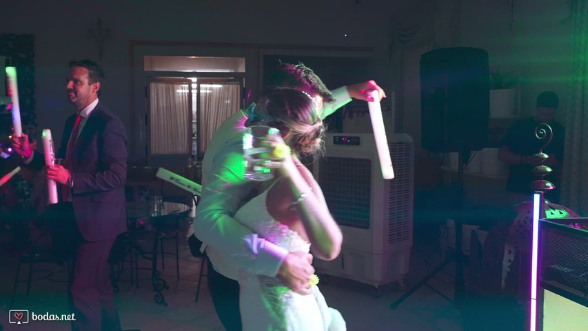 Barra Libre Albaro y Tamara I AV Estudio Creativo