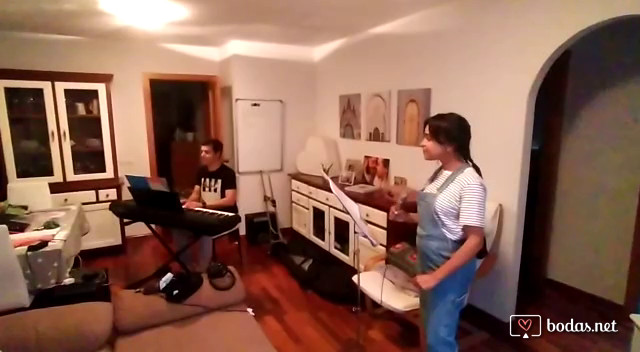 Raul Sanchez Guerra (Piano) y María Gomez (Voz) versionando “Love of my life” - Queen