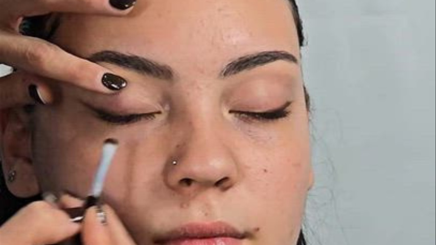 Maquillaje paso a paso en piel acneica 