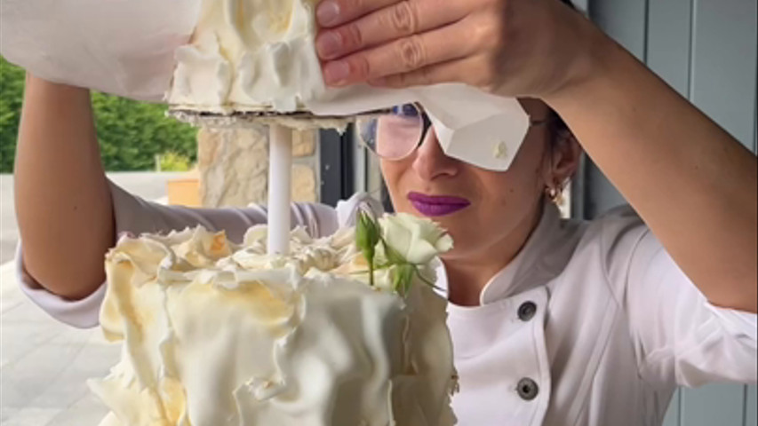 Puesta en escena de la tarta de boda