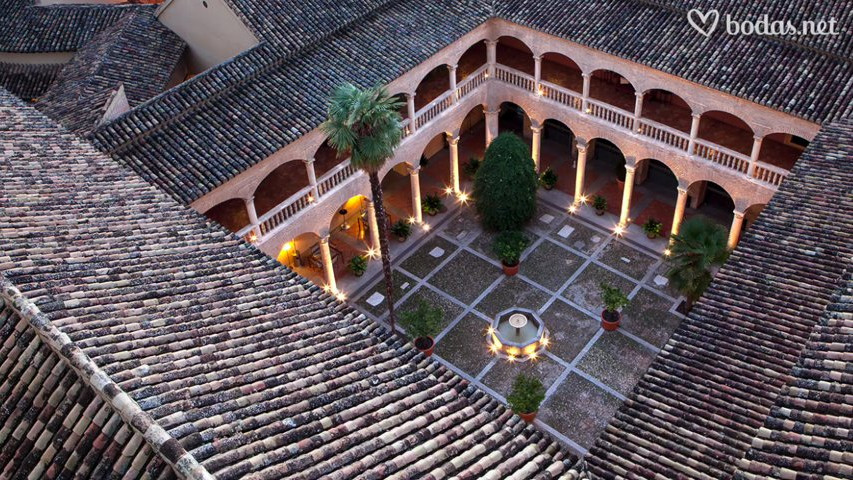 AC Palacio de Santa Paula, Restaurante el Claustro 