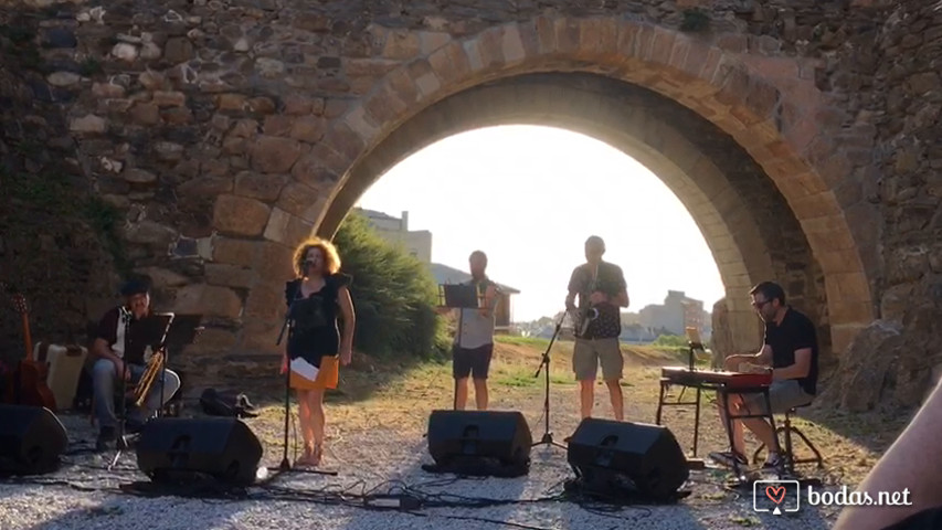 Lou&Jane - Quinteto en eirecto.